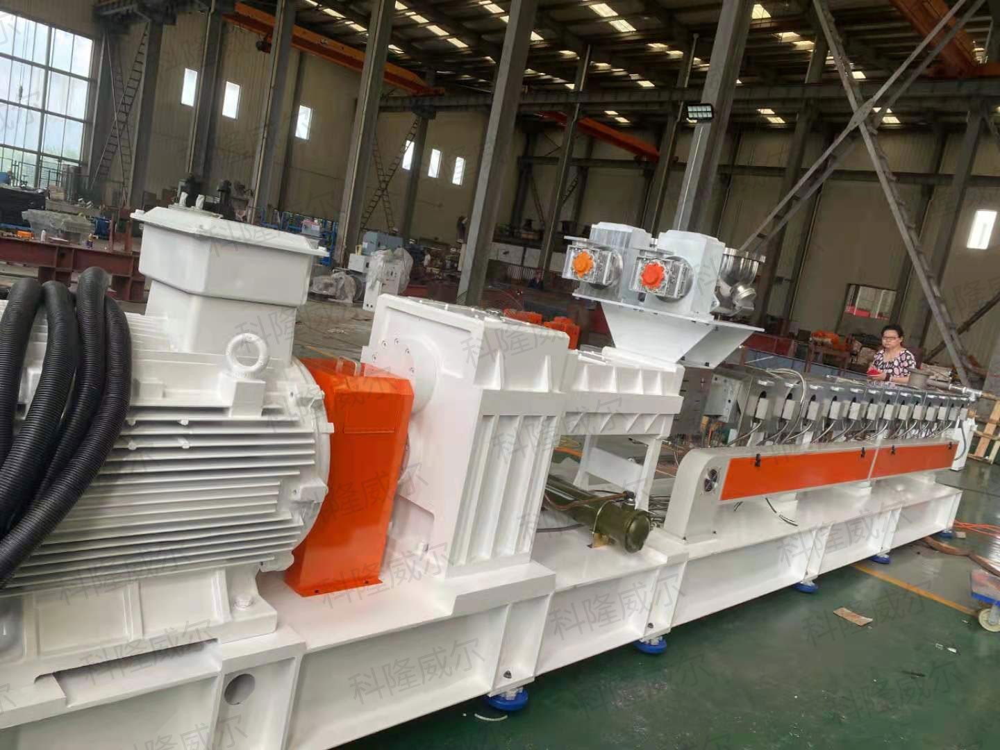 雙螺桿塑料擠出機設備出料速度不穩(wěn)定為什么呢？